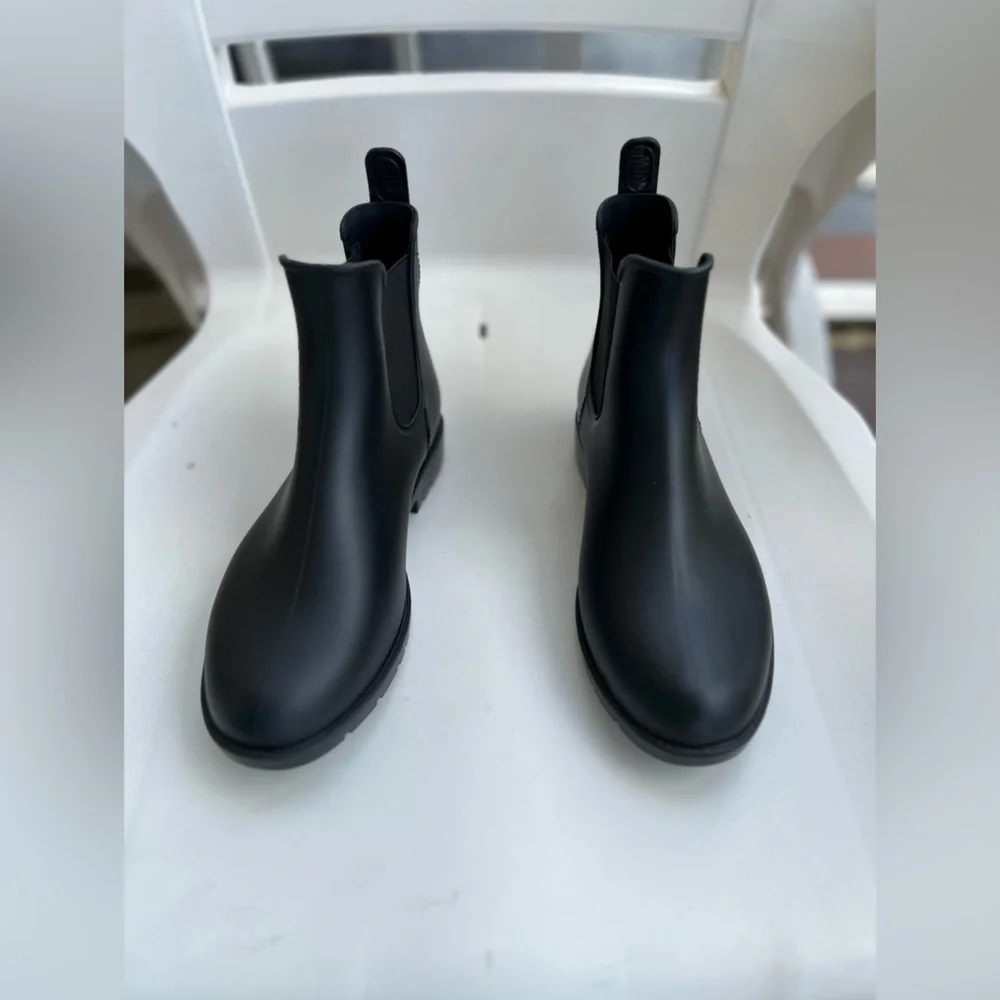 Asgard Rain Boots Black Ankle Short with Heel Pull Tabs US 7 / EUR 37 Women's
